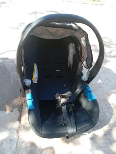 Bebê conforto e carrinho 100,00 cada um!