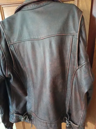 Jaqueta de couro legítimo toda forrada tipo motoqueiro