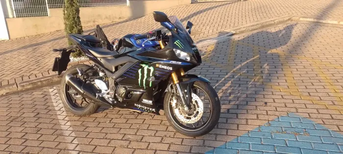 Yamaha R3 Monster com 6000 km rodado