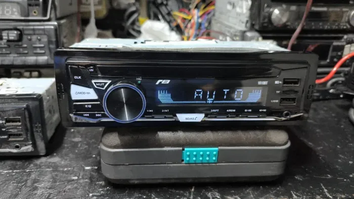 Rádio R8 101BT
