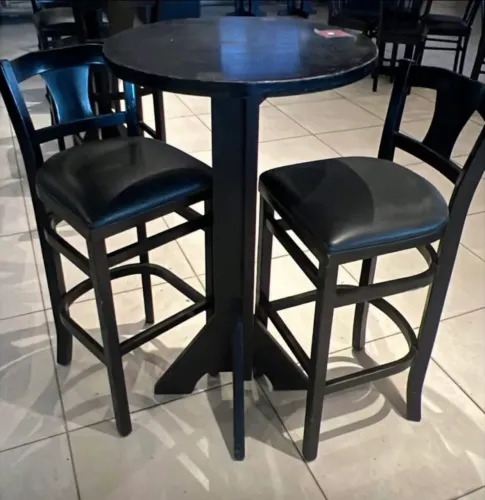Conjunto de mesa bistrô com 2 cadeiras