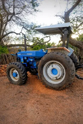 Trator Ford 6610 - Forte e Robusto Vendo ou troco em Carro Picape