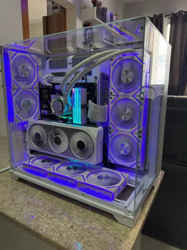 PC GAMER I9 14900KF + RTX 4070