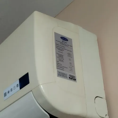 Ar condicionado, ótimo estado, 9000 BTUs : controle remoto, condensadora marca Carrier 