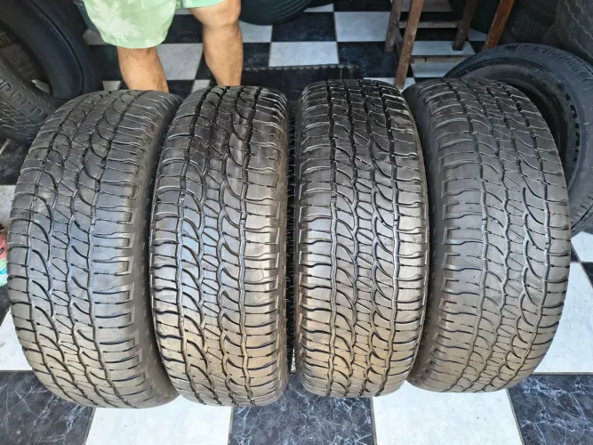 Vendo quatro pneus Michelin aro 16.215.65 pneus estão originais em ótimo estado