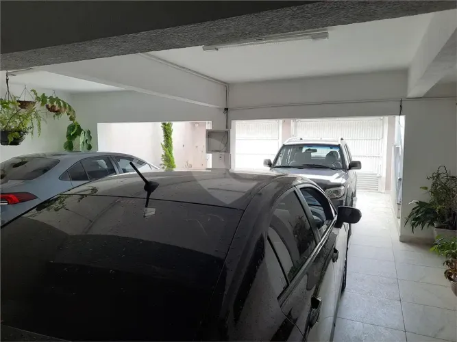 casa térrea na Vila Romana, 07 vagas de garagem, 4 quartos,, sendo 1 suíte amplo quintal.