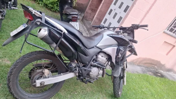 Vendo moto XRE ano 2013 em perfeito estado