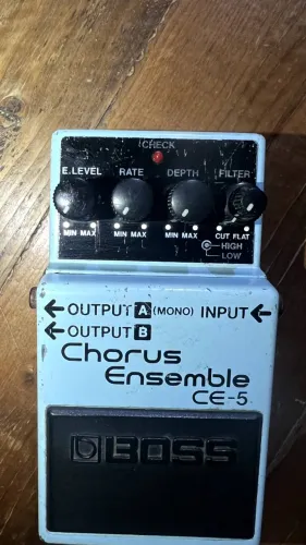 Pedal BOSS Chorus Ensemble CE-5 (Clássico)