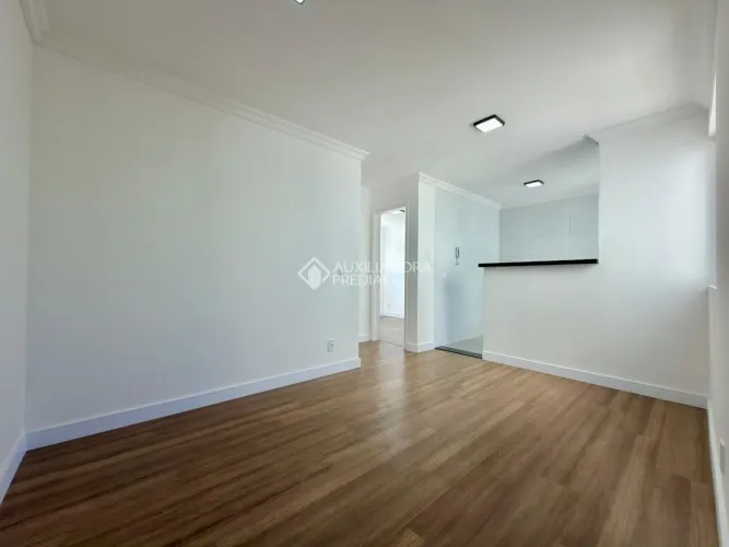 Apartamento reformado 02 quartos em Campo Largo