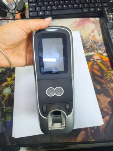 Leitor biometrico por facial nao acompanh os cabos