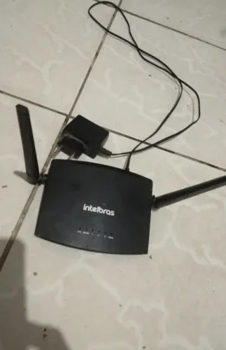Roteador intelbras com a fonte 