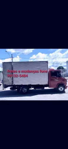 Caminhão baú disponivel para fretes e mudanças 