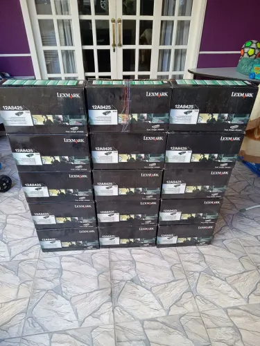 Vendo 14 cartuchos toner Original lexmark 12a8425 preto t430, Novos. Valor unitário.