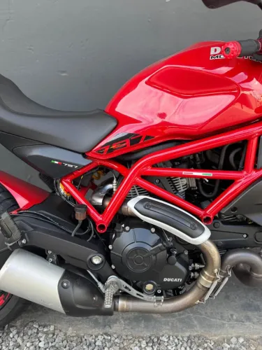 DUCATI MONSTER