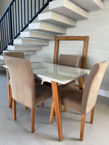 Conjunto Mesa de Jantar Off-White Laca/Vidro + 4 Cadeiras Estofadas 