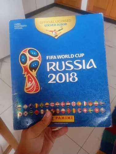 Álbum de figurinhas da copa do mundo de 2018 completo super conservado.