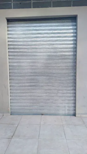 Porta de Aço de Enrolar Pouco Uso!!!
