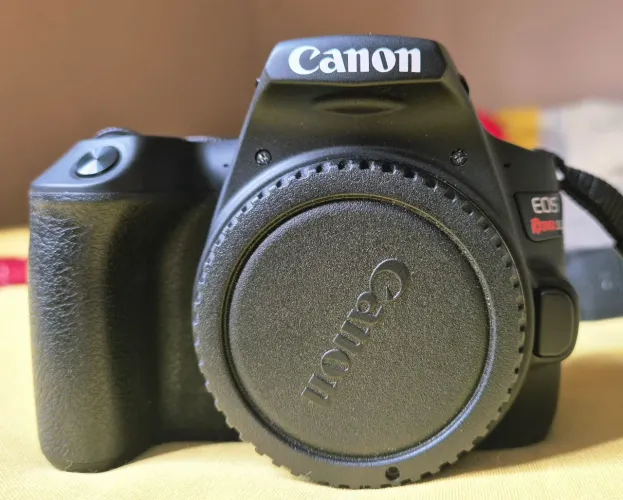 CANON SL3