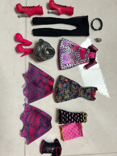 Lote acessórios bonecas Ever After High e Monster High