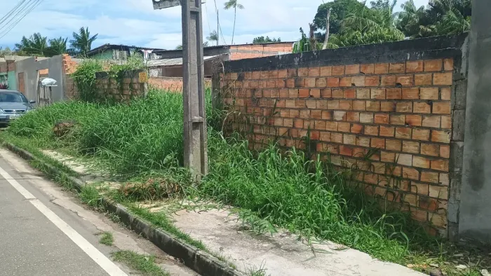 Terreno em outeiro a poucos metros da AV BL 10
