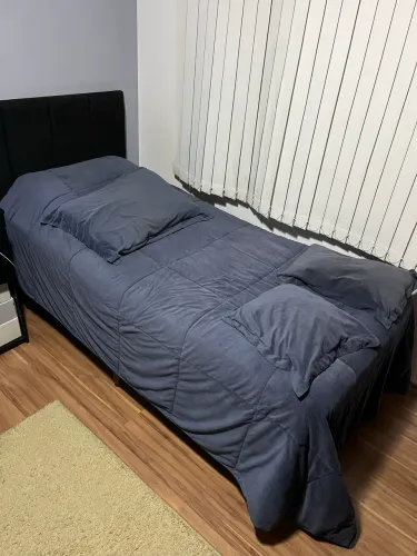 Cama de solteiro semi nova com cabeceira 