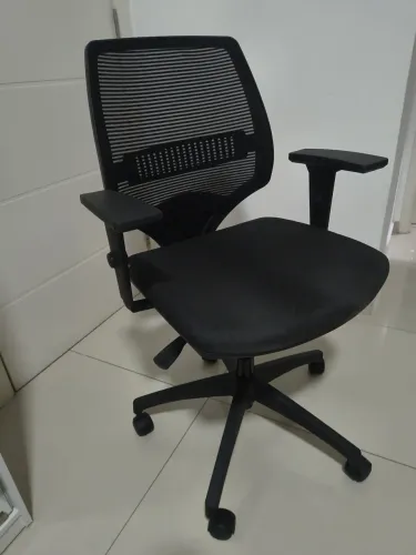 Cadeira de escritório MARELLI YOU 213, preta, com estrutura preta