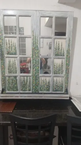 Janela pintada a mão