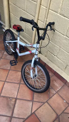 Bicicleta aro 20 BMX/cross da String usada