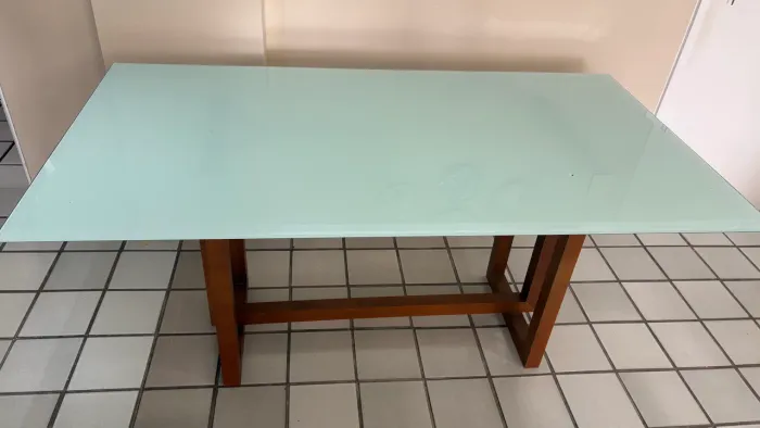 Mesa de jantar 6 lugares semi nova