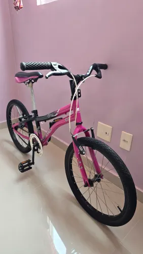 Bicicleta infantil aro20 rosa&preta em bom estado