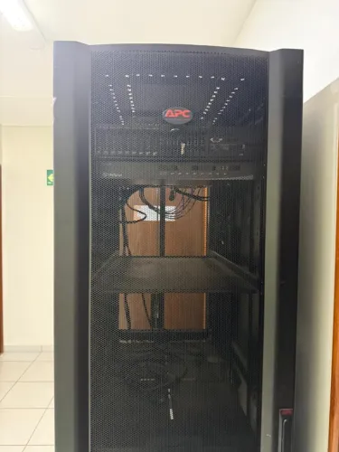 Rack APC NetShelter SX AR3100 42U 19? Completo - Data Center / Servidor