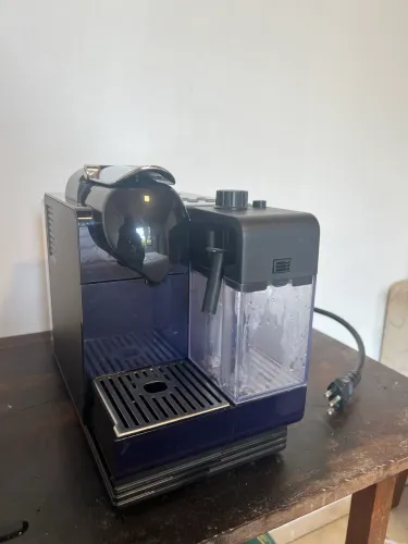 Nespresso Lattissima Touch da De'Longhi Azul Marinho