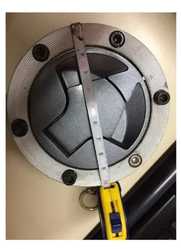 Tampa do tanque combustível com 02 chaves originais e a mesa Kawasaki Ninja 300