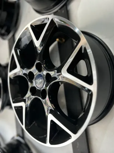 Jogo de Rodas Ford Focus Aro 17 5x108 Fusion