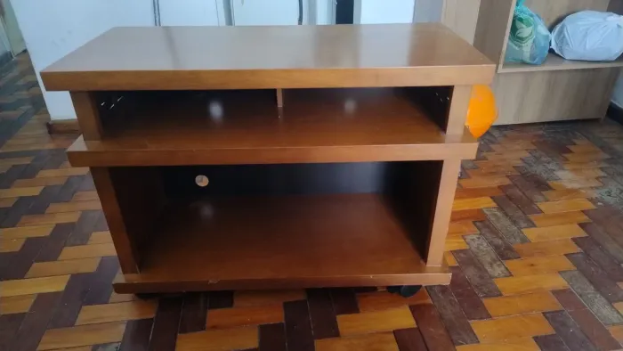 Rack pequeno com rodinha madeira de qualidade