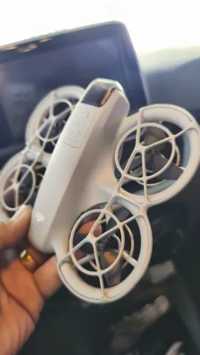 Drone DJI Neo Defeito (para utilização de peças)