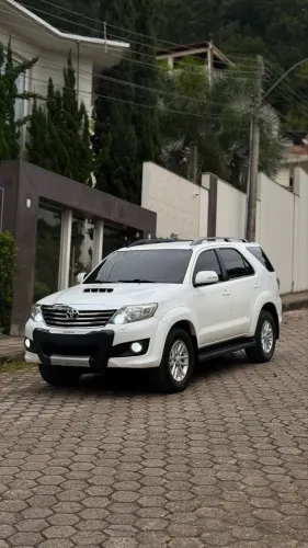 Toyota Hilux SW4 SRV D4-d 4X4 3.0 TDI Dies. AUT 2015