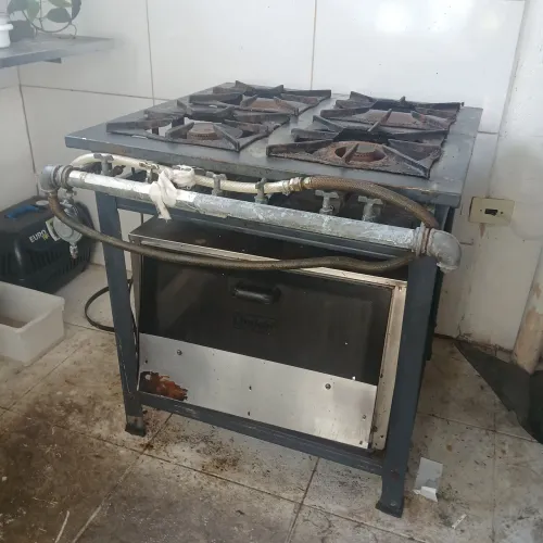 Fogão Industrial 4 bocas e Forno bom estado
