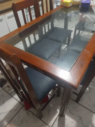 Mesa 6 cadeiras madeira e vidro