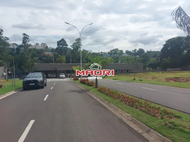 Terreno à venda no Condomínio Ypê Dourado em Valinhos
