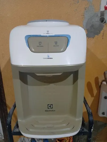 Bebedouro garrafão de água