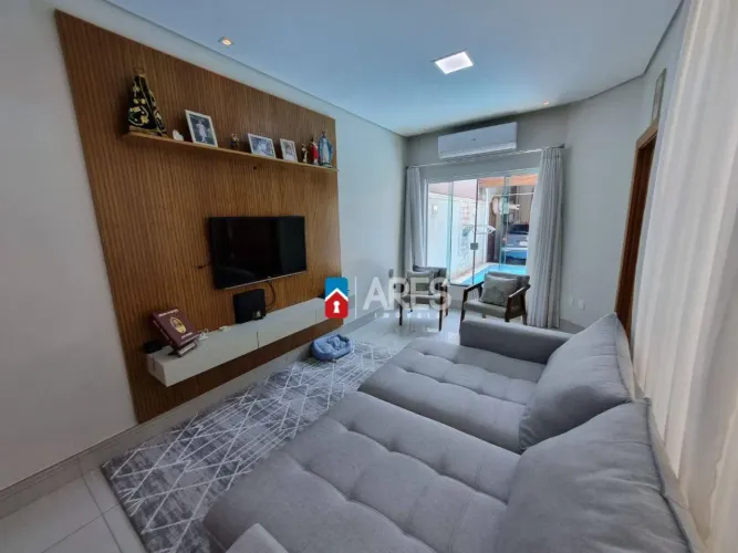 Casa Térrea com Piscina Aquecida com 4 dormitórios à venda, 182 m² por R$ 817.000 - Parque