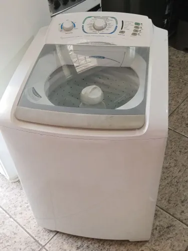 Máquina de lavar 15 kg turbo com 12 programas de lavagem usado em perfeito estado