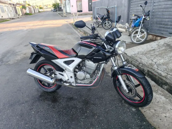 Vende-se ou troca Twister 2002 em perfeito estado