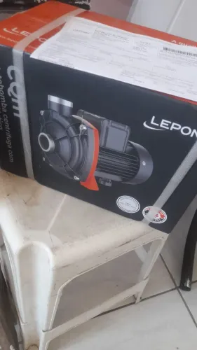 Encanador instalador de bombas dágua e pressurizadores.