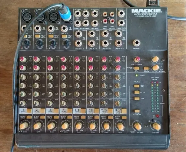Mesa de Som Mixer Mackie 1202 VLZ