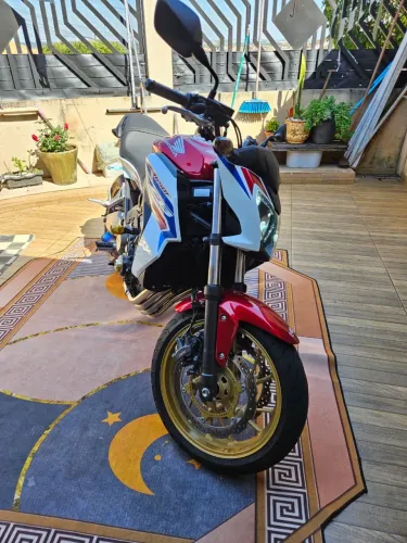 Honda CB 650F ABS - Capitão América (Série limitada)