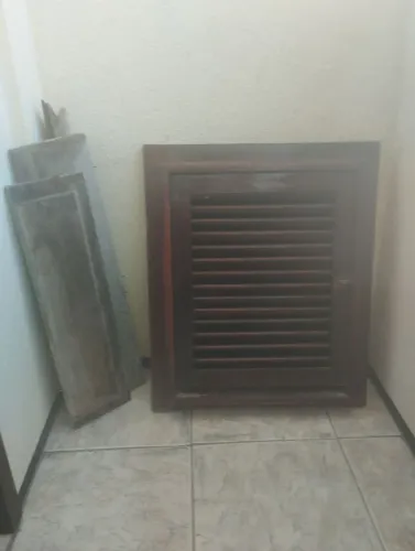Vendo Janela de Madeira para Banheiro