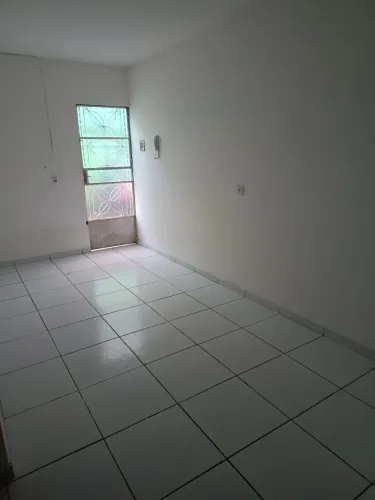 Aluga se casa em condomínio