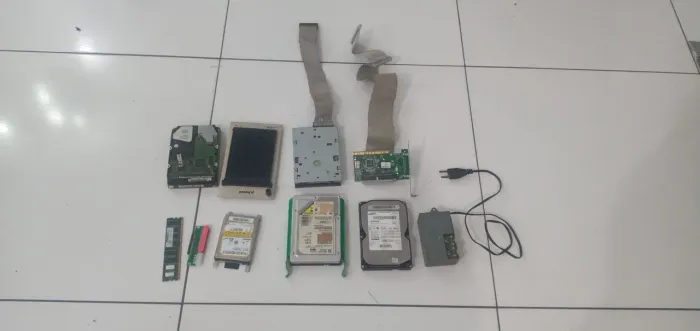 Várias placas e hds.